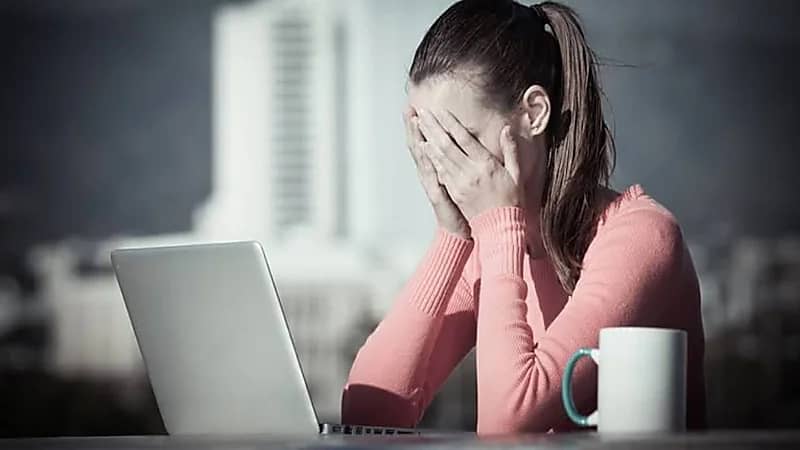 استشاري يكشف عن الأعراض النفسية والجسدية للضغط النفسي والتوتر