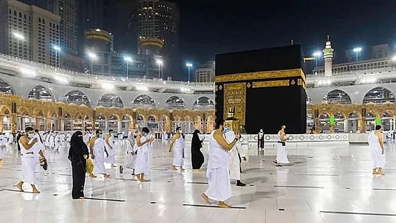 منها إصدار التأشيـرات وحجز الباقات.. منصة المعتمر تقدم 8 خدمات لضيوف الرحمن