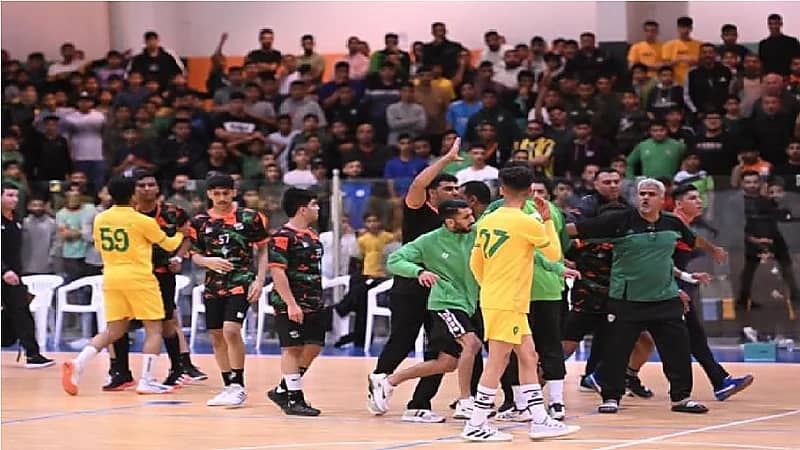 شطب مدرب النور بعد مشاجرة عنيفة مع فريق الخليج لكرة اليد
