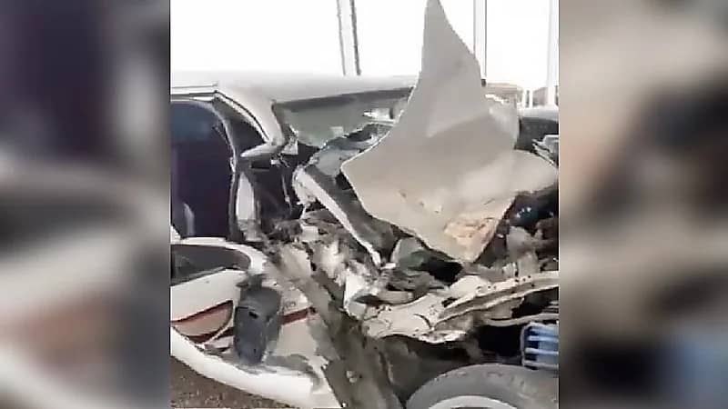 دخل تحت "تريلا".. شاهد: مواطن يتعرض لحادث مروع بسبب الجوال