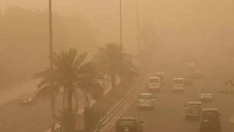 رياح نشطة وأتربة مثارة على المدينة المنورة