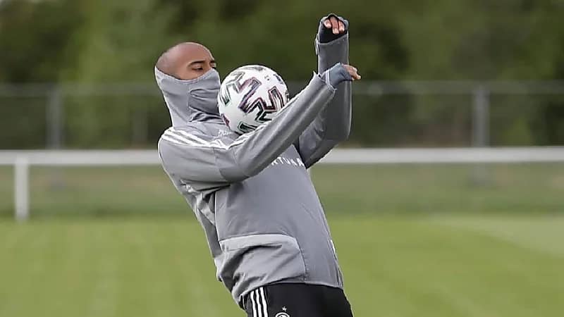 أوراوا الياباني يدعم صفوفه بلاعب إسباني قبل مواجهة الهلال