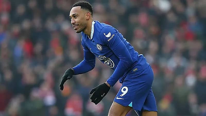 أوباميانغ يفضل العودة لبرشلونة على راتبه