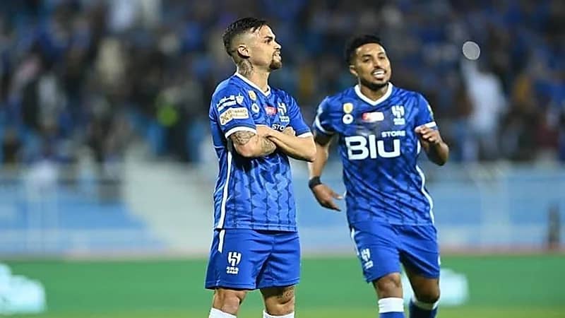 3 شركات تغري الهلال بعروض الرعاية