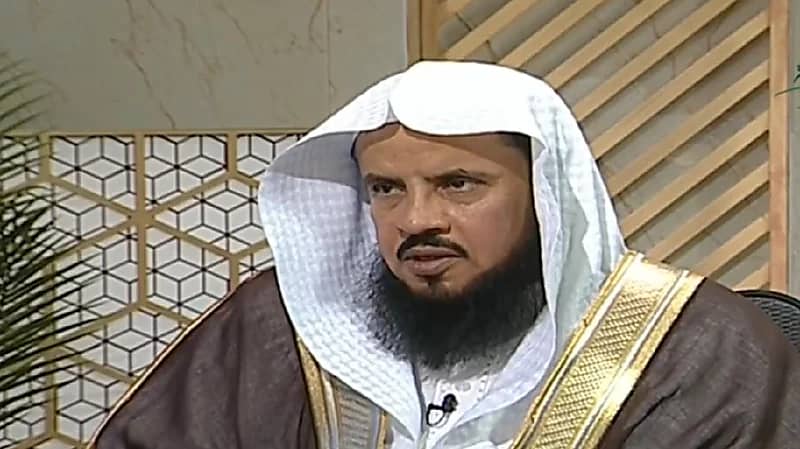 السبر: من خرج شعرها دون علمها أثناء الصلاة لا شيء عليها