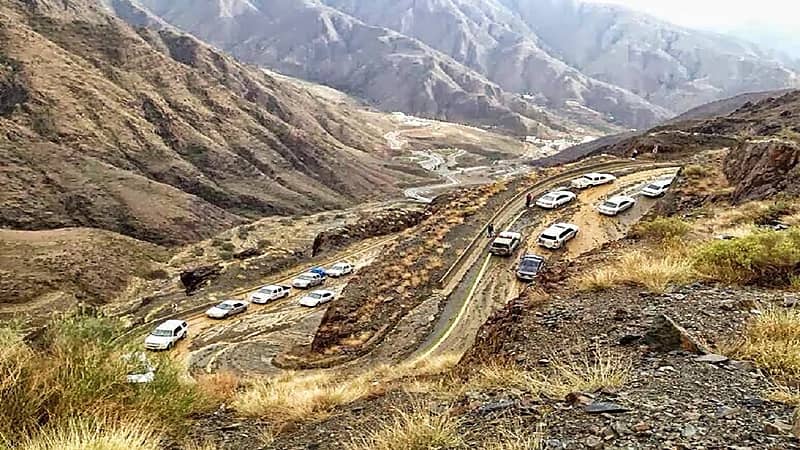 الانهيارات تعطل سير المركبات بعقبة الصماء