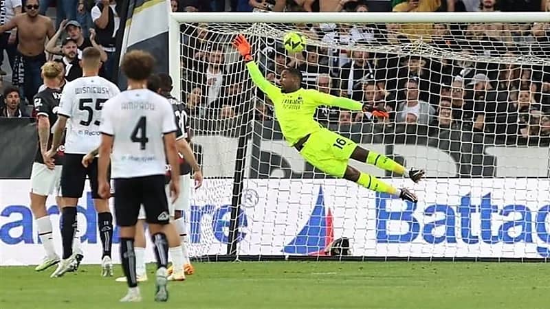 سبيزيا يتغلب على ميلان بثنائية نظيفة 