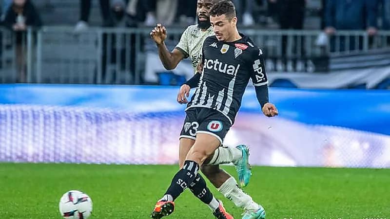 أنجيه الفرنسي يفسخ تعاقده مع الجزائري إلياس شتي بعد اتهامه بالتحرش