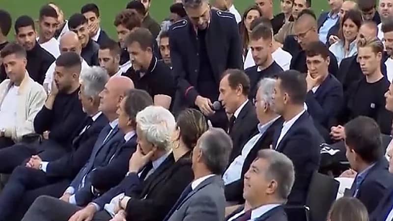 أسطورة ريال مدريد يلفت الأنظار في حفل توديع بوسكيتس (فيديو)