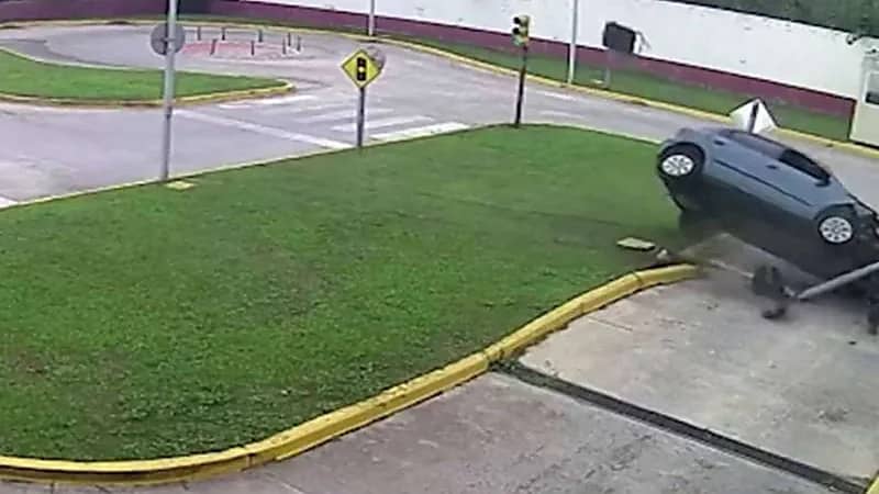 نهاية مأساوية لسيدة أثناء اختبار القيادة