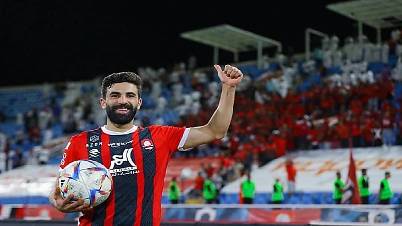 الرائد يجدد عقد فوزير