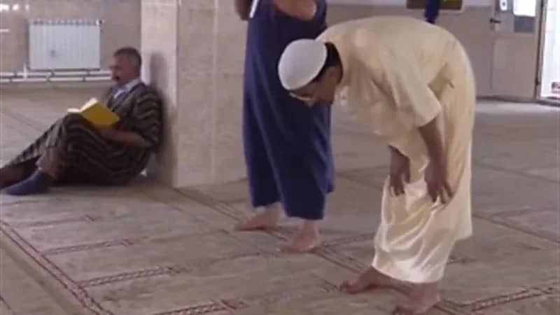 شاب يستعيد بصره وهو ساجد.. فيديو