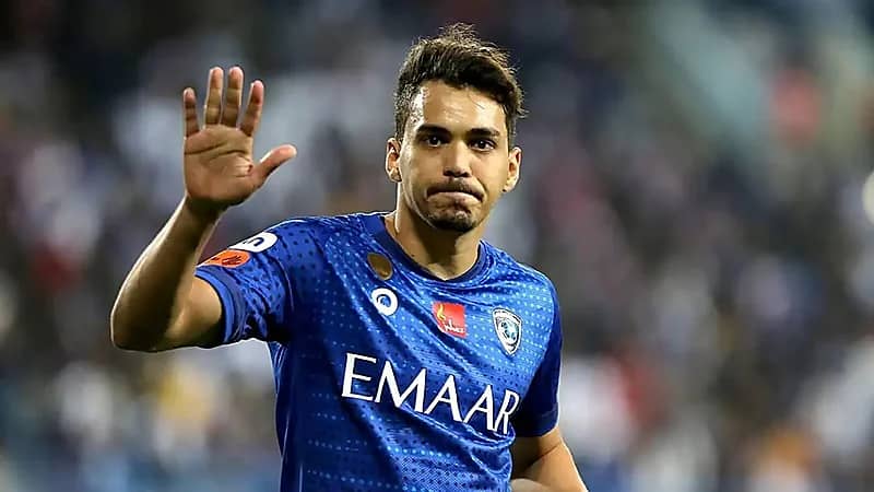 الوحدة ينافس الطائي لضم محترف الهلال السابق