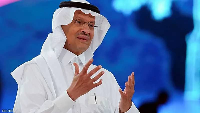 وزير الطاقة يقتبس من أغنية ويؤكد : ما زلنا واقفين .. فيديو