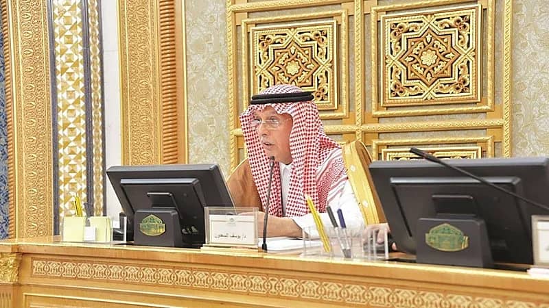 عضو بـ"الشورى": انتشار "اللاونجات" وصالات المقاهي بزجاجها المظلم يدعو إلى مراقبتها