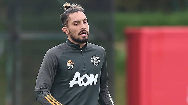 النصر يتعاقد رسمياً مع نجم مانشستر يونايتد أليكس تيليس