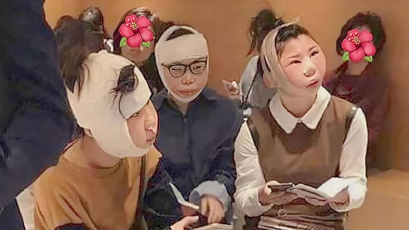 فتيات صينيات يعلقن في المطار بسبب عمليات التجميل