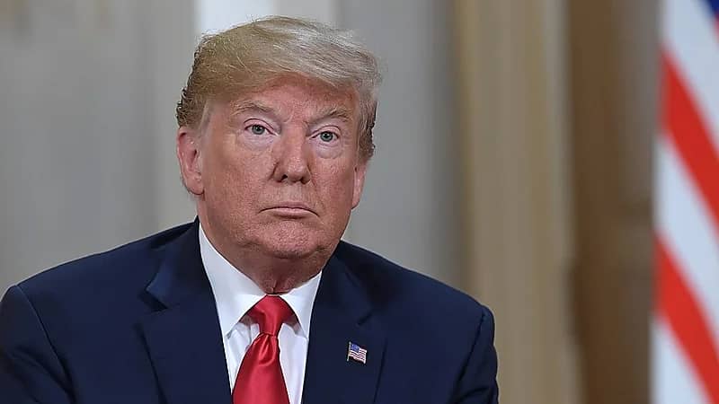 لكسب الأموال .. نجل ترامب يستغل صورة أبيه الجنائية