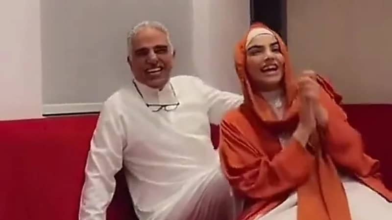 سارة الودعاني في تحدي مع والدها بـ 50 ألف ريال..فيديو