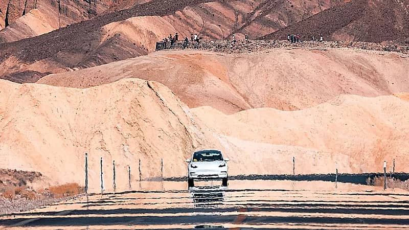 دراسة توضح مدى تأثير بطاريات السيارات الكهربائية بالأجواء الحارة