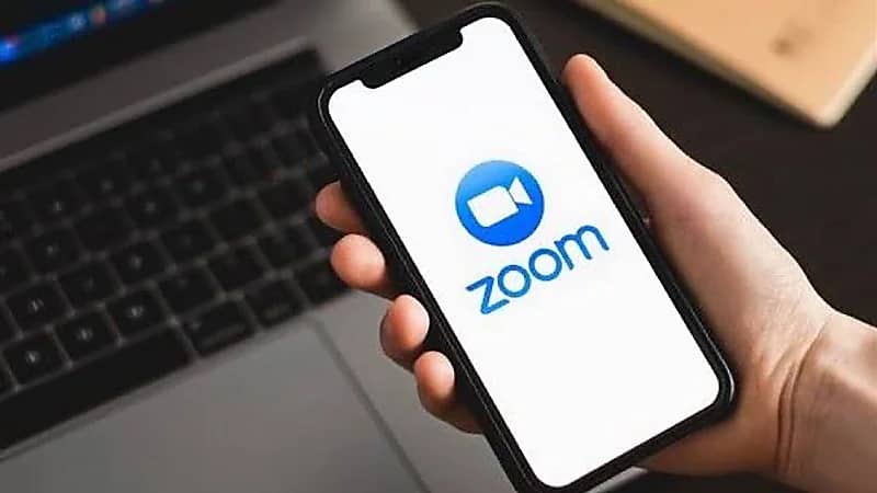 دراسة حديثة تكشف ما يفعله الحديث عبر تطبيق زووم للأدمغة