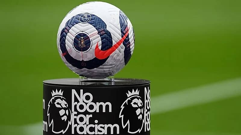 أندية الدوري الإنجليزي توافق على مد سنوات عقود اللاعبين