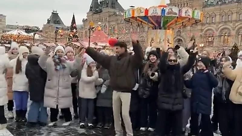 نيف السيد يشارك فتيات روسيات الرقص الخليجي ٠٠فيديو