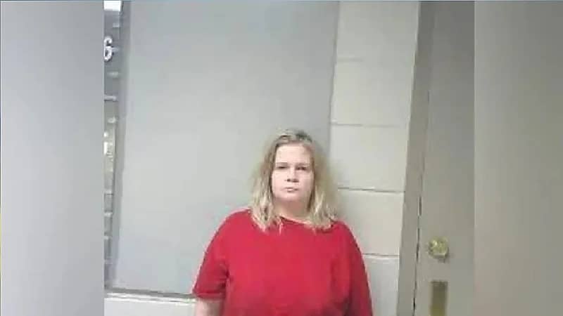 سيدة تدهس نجلها كعقاب له