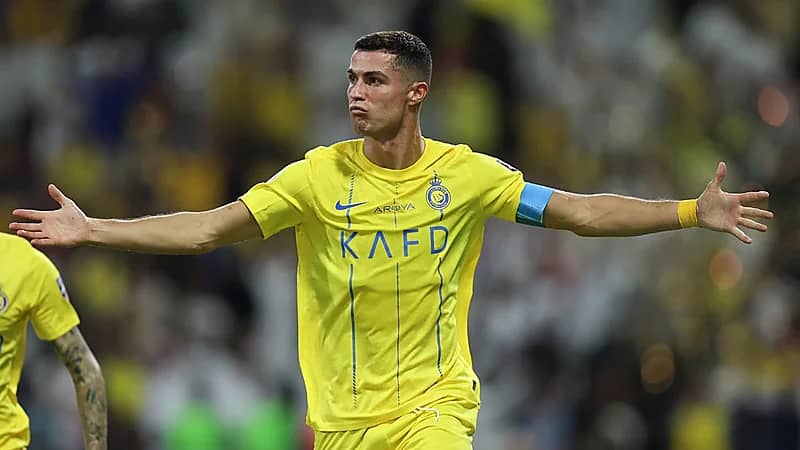 الكشف عن راتب رونالدو مع النصر قبل زيادته