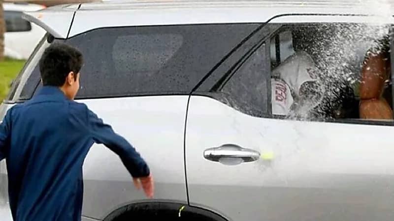 عقوبة صادمة لمستخدمي "بالونات المياه" في الكويت