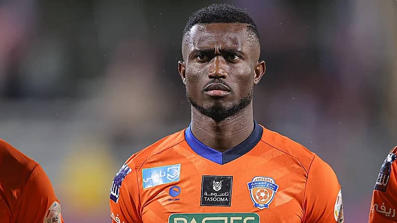 لاعب الفيحاء يستعد لمواجهة الاتحاد