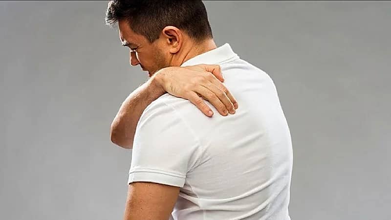 3 نصائح لتقليل ألم الكتف في المنزل