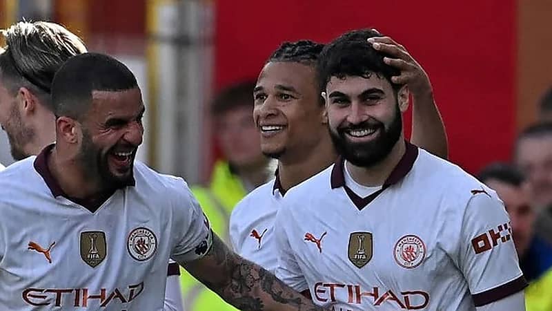 سبب احتفال ووكر مع جفارديول بطريقة غريبة .. صور