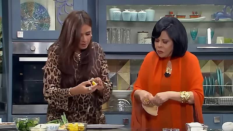 ياسمين عبدالعزيز تفسد فقرة إسعاد يونس وتكتفي بالمزاح وتناول الفسيخ .. فيديو