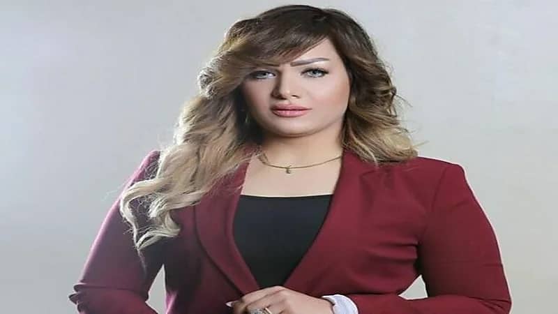 والدة الإعلامية "شيماء جمال" تسجد أمام قبرها بعد تأييد حكم إعدام قتلتها.. فيديو