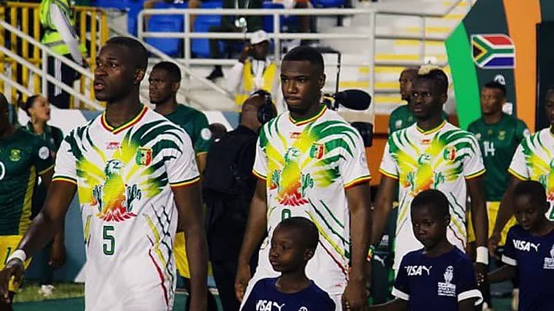 انسحاب لاعبين من المنتخب المالي تضامنًا مع صديقهم