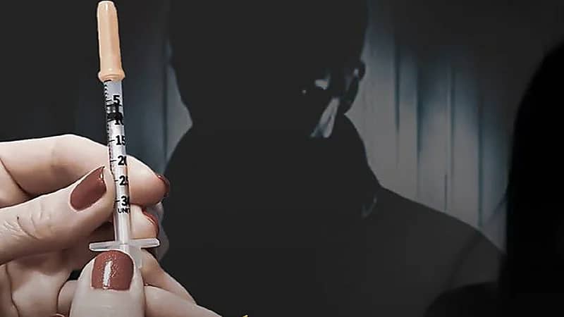 السجن لسيدة قتلت ابنتها وسهلت لعشيقها اغتصابها انتقاما منها