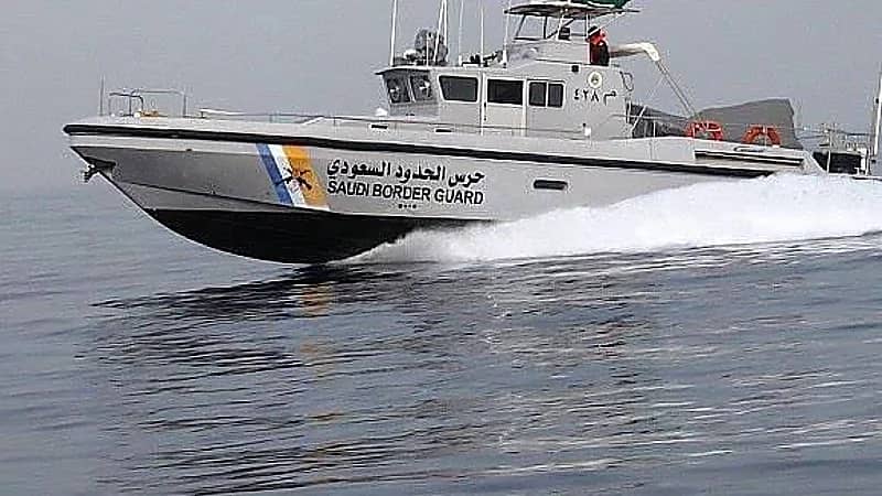 إنقاذ مواطنين تعطلت واسطتهما البحرية في عرض البحر