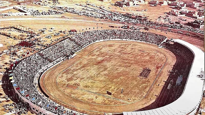 ملعب الملز : جماهير غفيرة وملعب ترابي في دورة الخليج قبل 54 عام