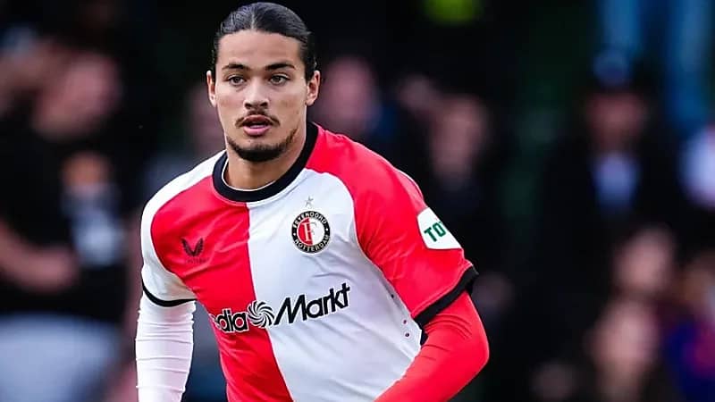 صراع بين ليفربول وميلان لضم لاعب جزائري