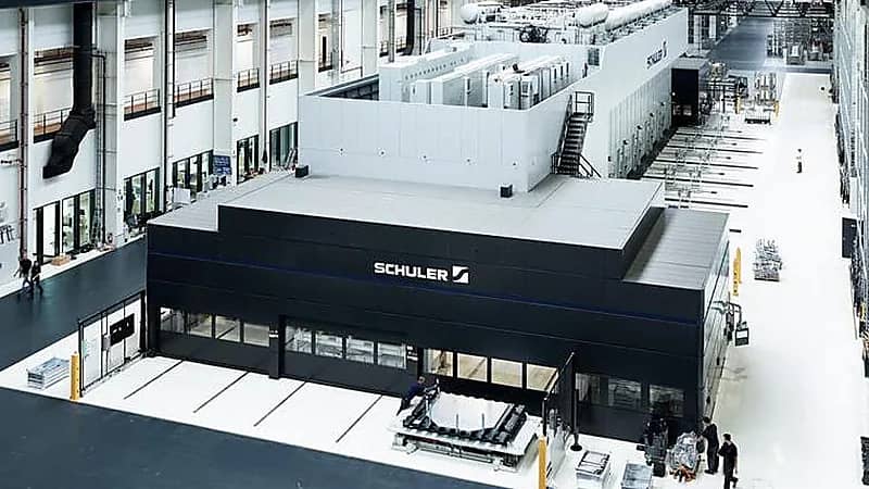 تعاون بين سير وشولر لإنشاء منطقة كبس هياكل السيارات المؤتمتة