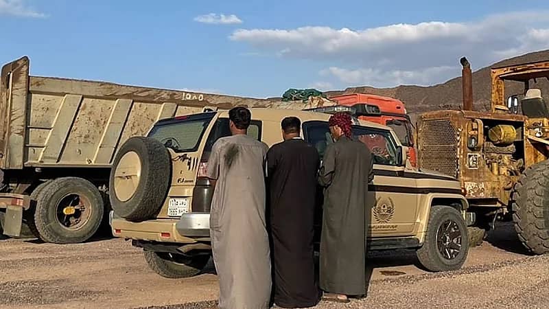 ضبط 3 مواطنين لاستغلالهم الرواسب في المدينة المنورة