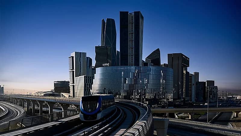 تشغيل 3 محطات على المسار الأزرق