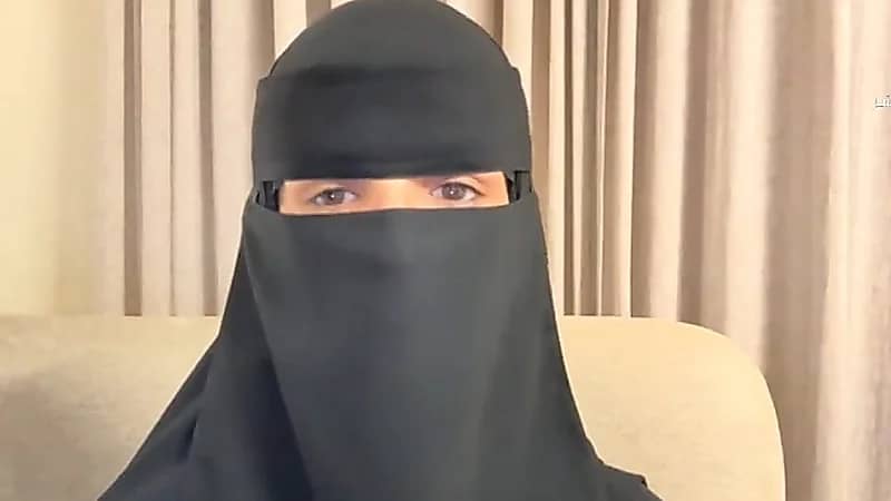 طالبة بجامعة الملك عبدالعزيز تبتكر تطبيقًا لتفادي زحام الشوارع .. فيديو