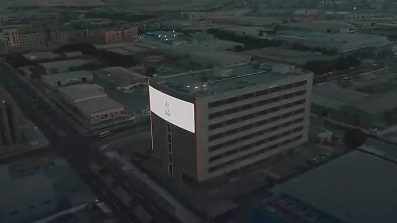 اكتمال إنشاء أول مجمع صناعي متعدد الطوابق في المملكة .. فيديو