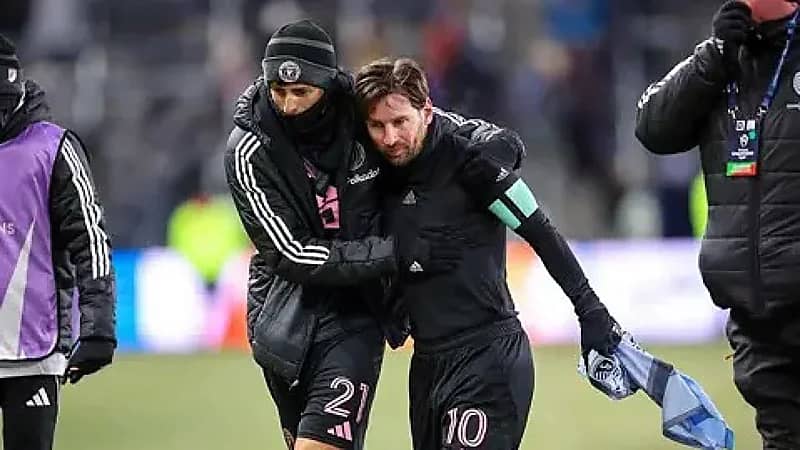 معاقبة حكم طلب توقيع ميسي