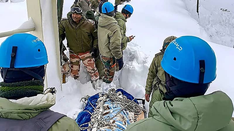 مصرع 7 عمال إثر انهيار ثلجي بالهند