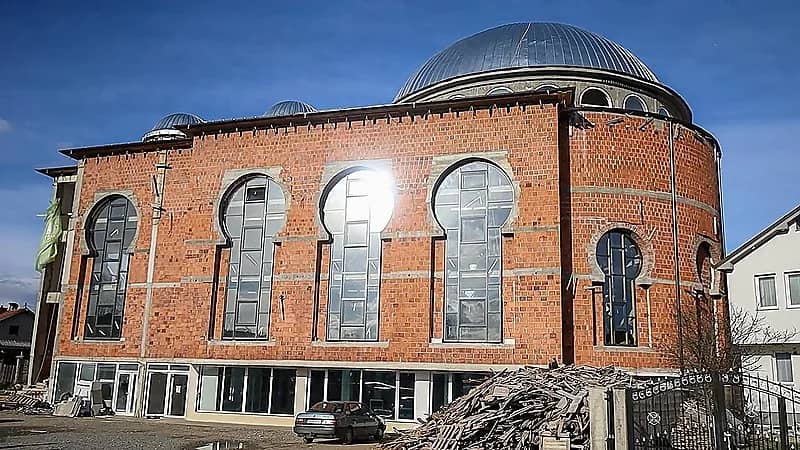 الشؤون الإسلامية توجه باستكمال بناء الجامع المركزي في بودوييفا الكوسوفية