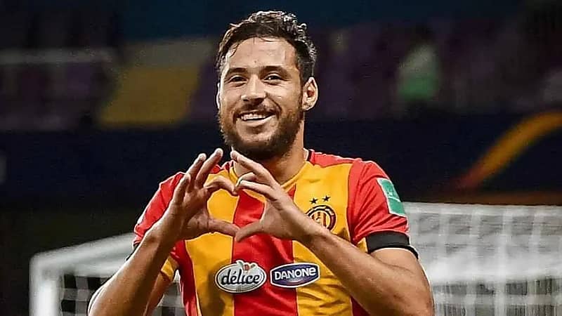 ضجة هائلة أمام مقر الرابطة التونسية بسبب بلايلي .. صور