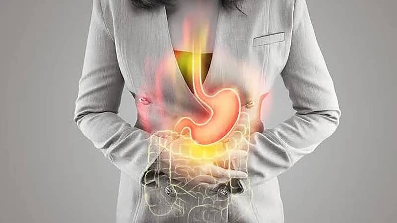 أخصائي : نصيحة منزلية فعالة للتخلص من الحموضة وارتجاع المريء .. فيديو